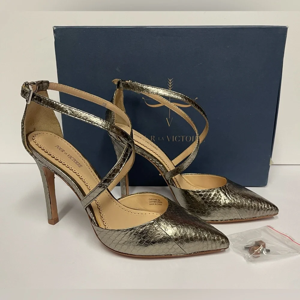 Pour la victoire Cheyenne pointed toe Strappy pumps heel pewter metallic snake 6